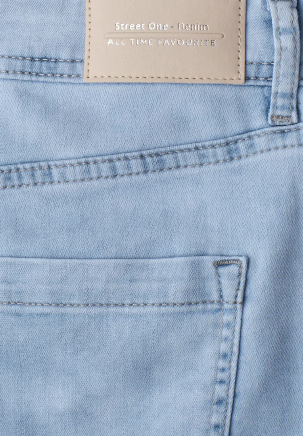 Mid Waist Wide Legs jeans in Loose Fit