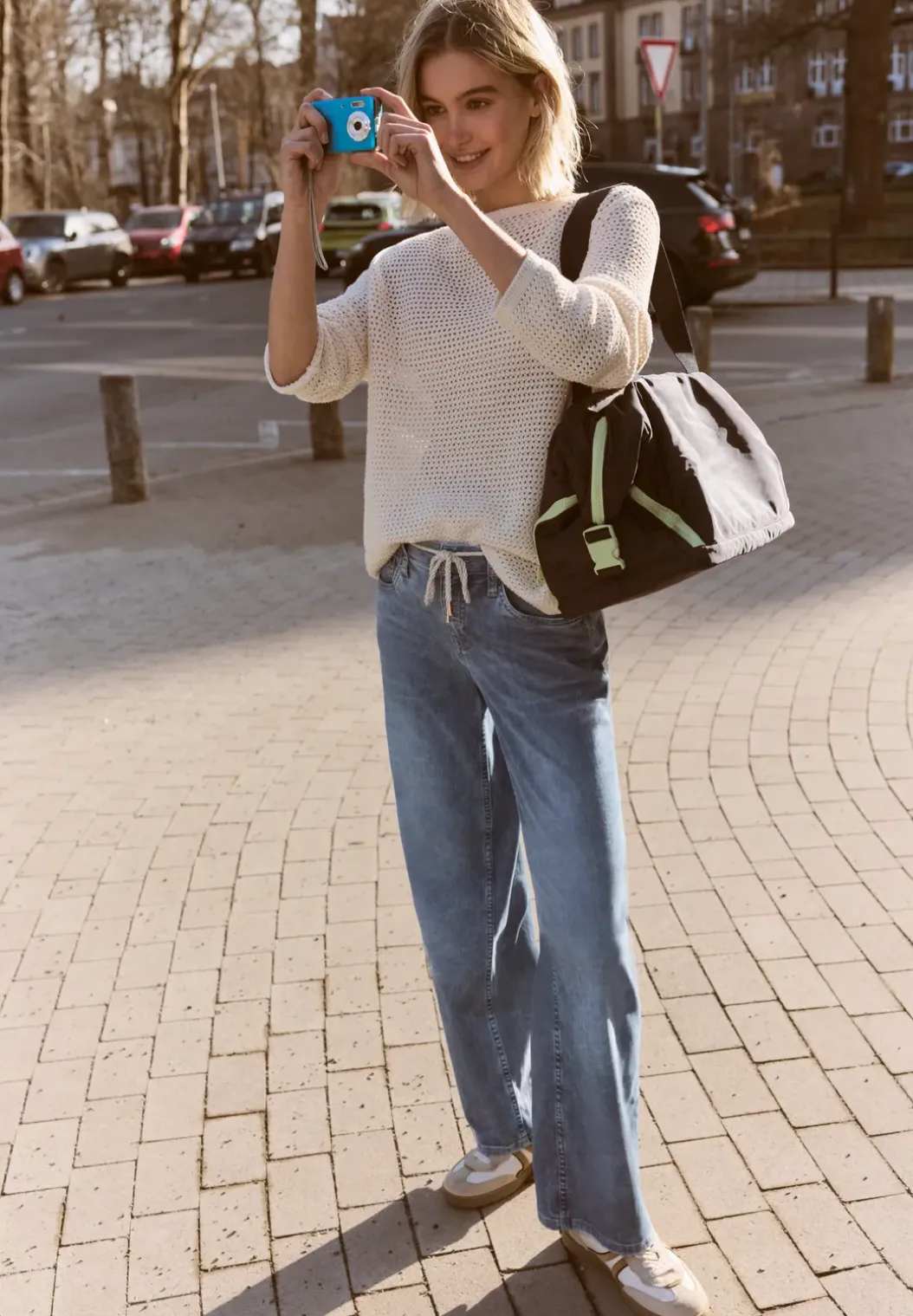 Mid Waist Wide Legs jeans in Loose Fit