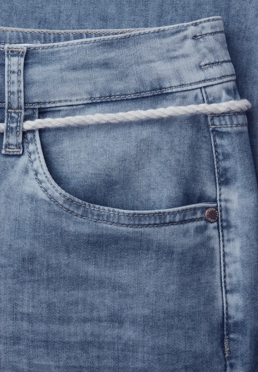 Mid Waist Wide Legs jeans in Loose Fit