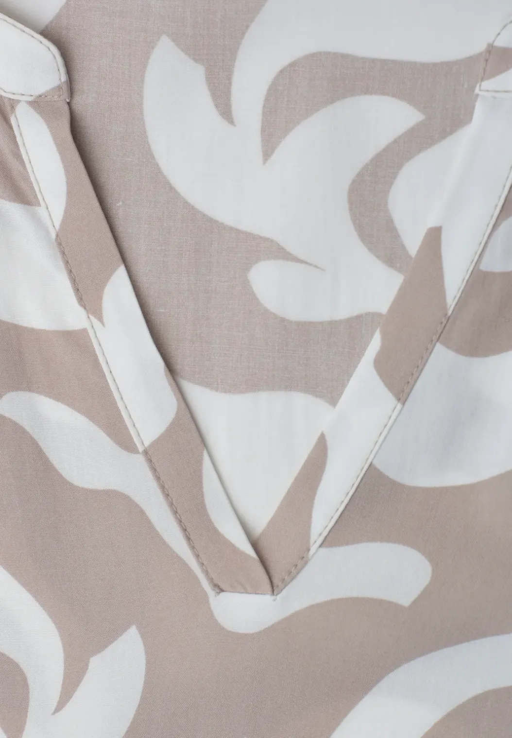 Midi-jurk met gespleten hals en print