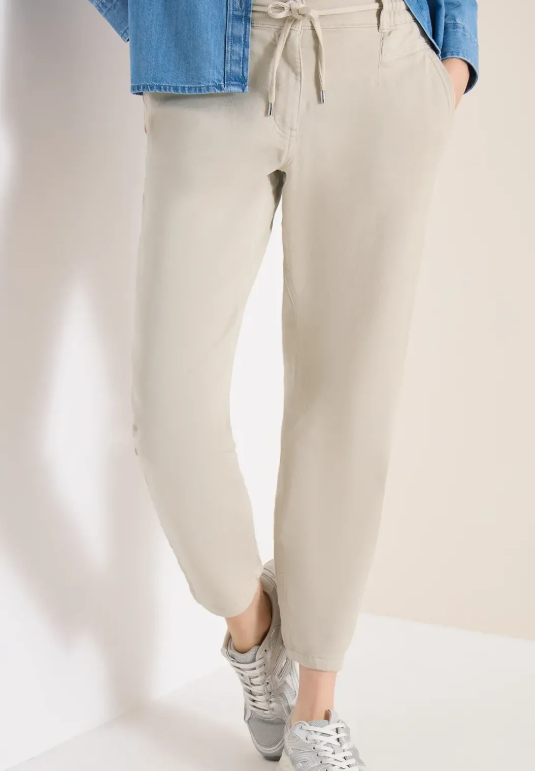 Mid Waist Slim Legs broek in Loose Fit
