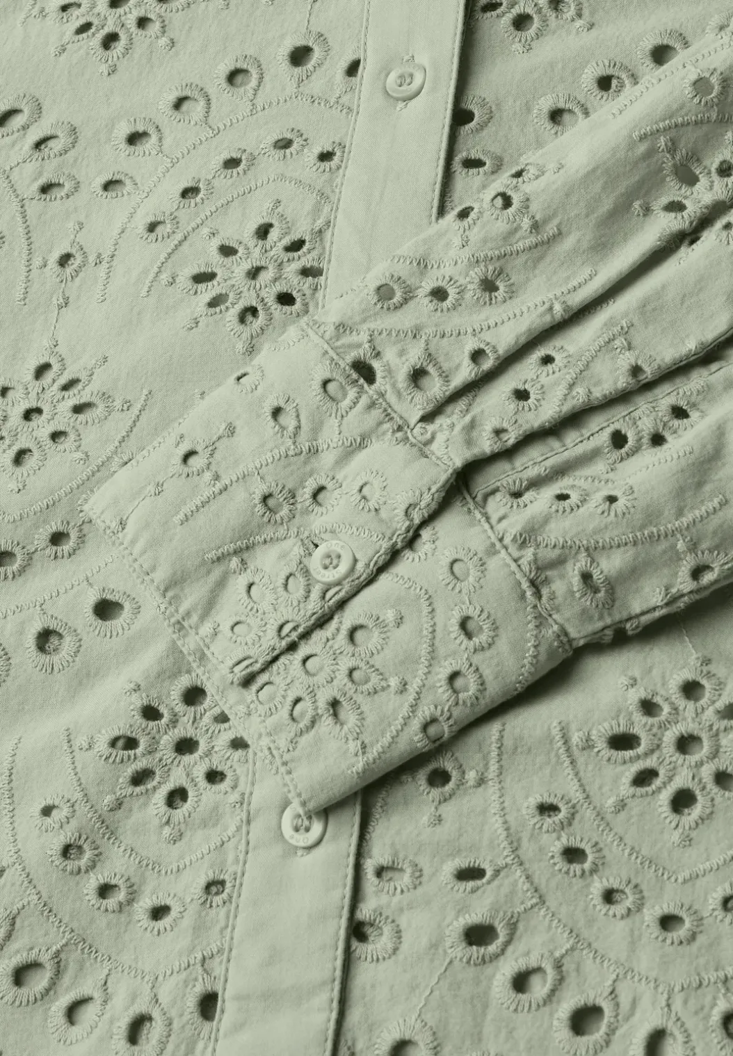 Overhemdblouse met oogjesborduursel