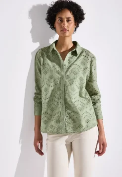 Overhemdblouse met oogjesborduursel
