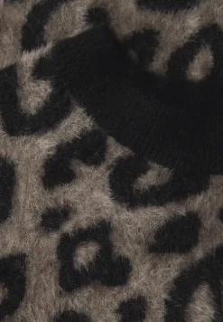 Pluizige leo trui