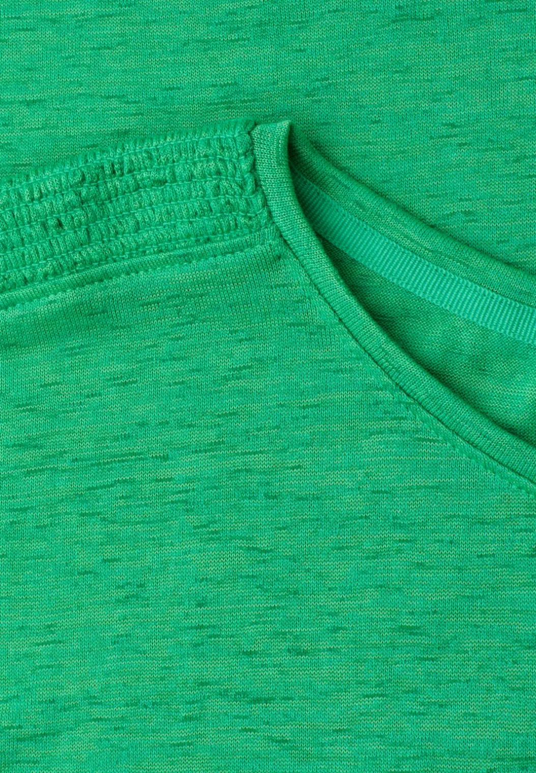 Shirt met boothals en smokdetail