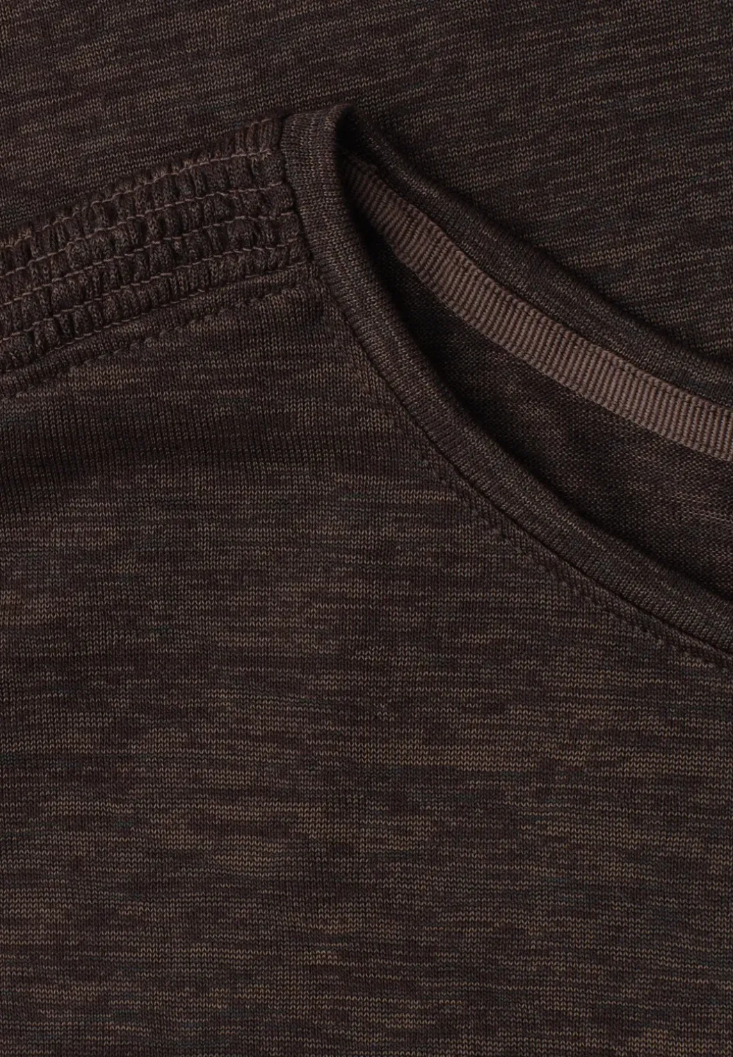 Shirt met boothals en smokdetail