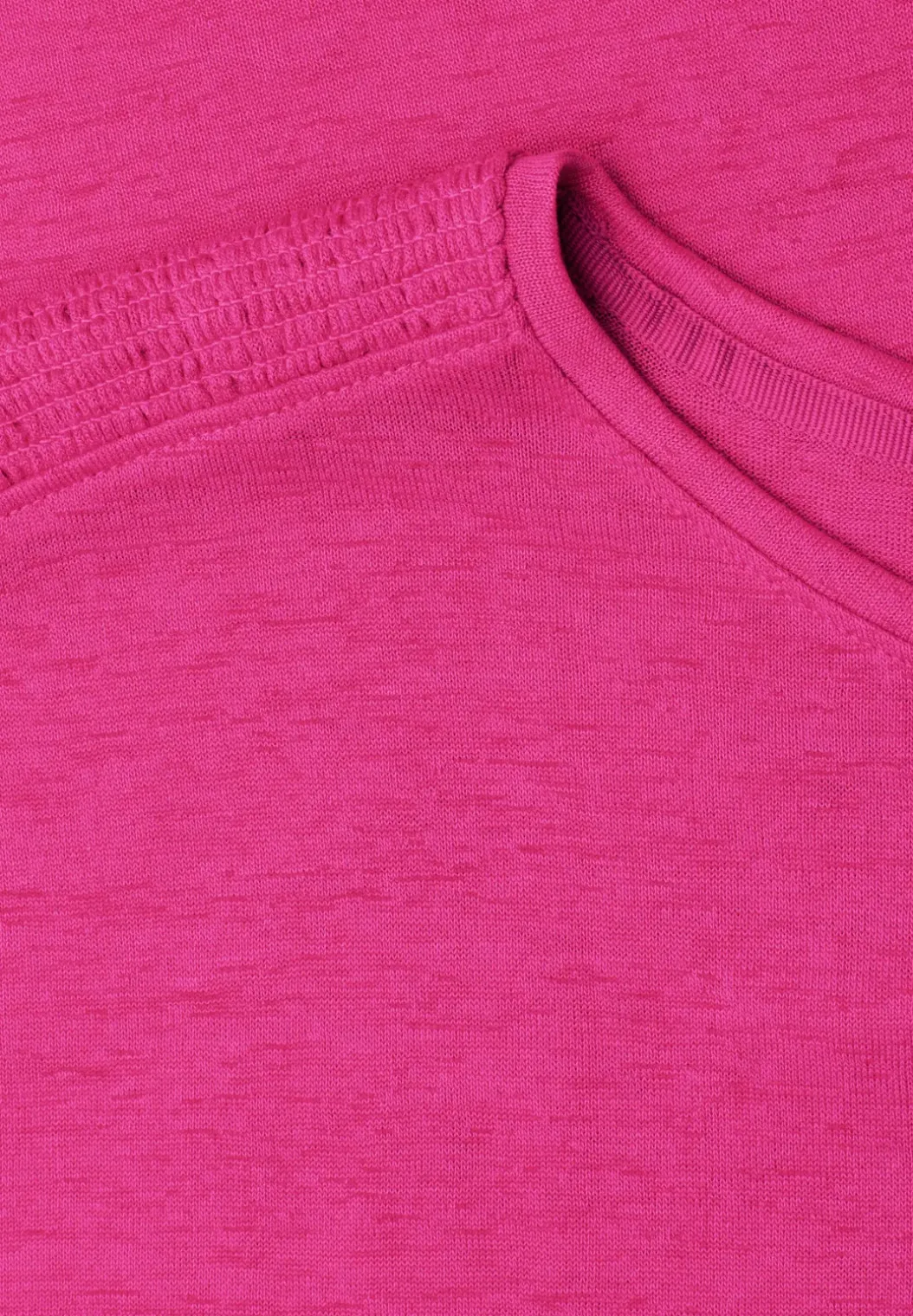Shirt met boothals en smokdetail