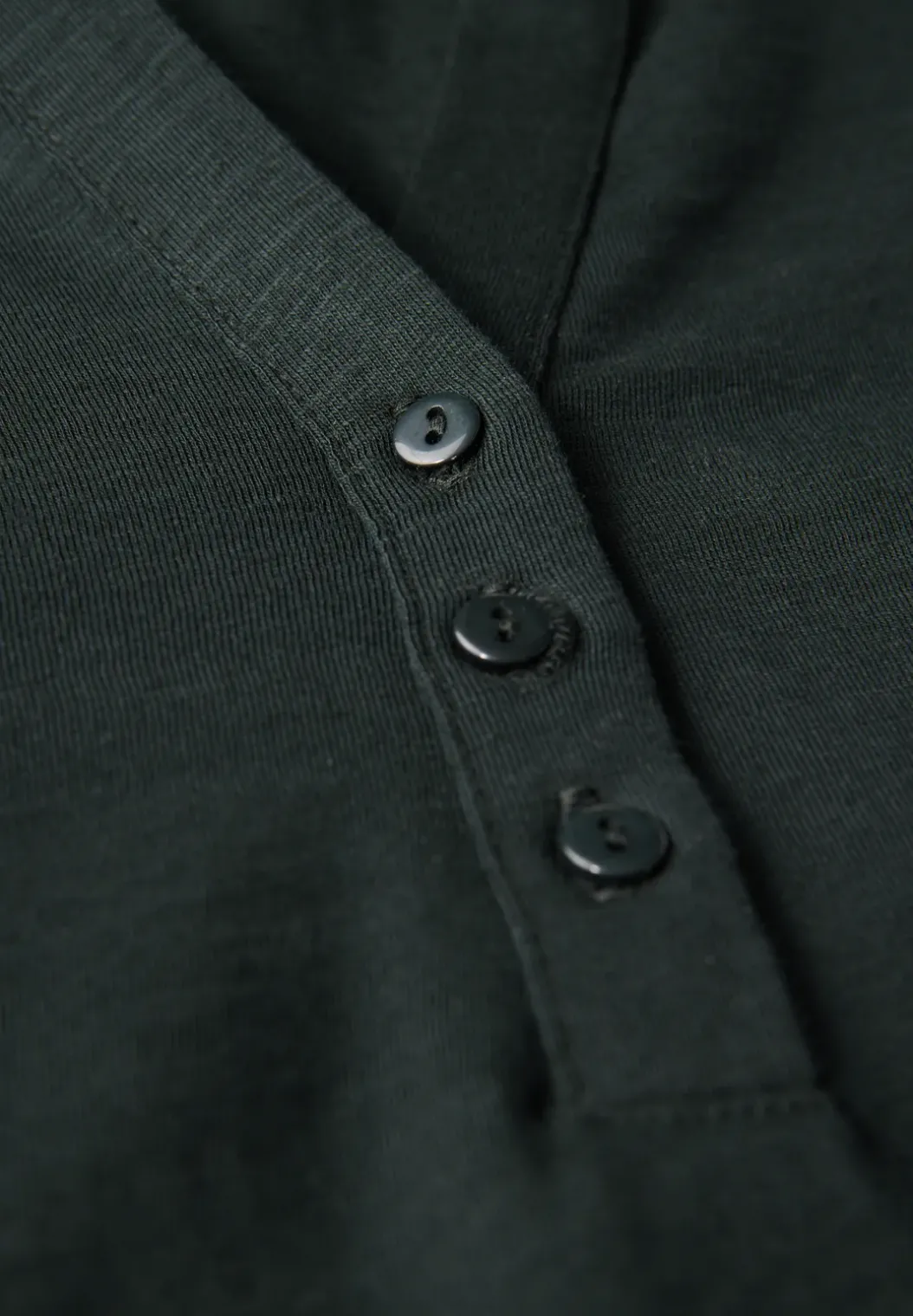 Shirt met gespleten hals