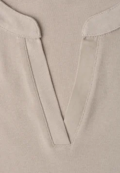 Shirt met gespleten hals en satijnen details