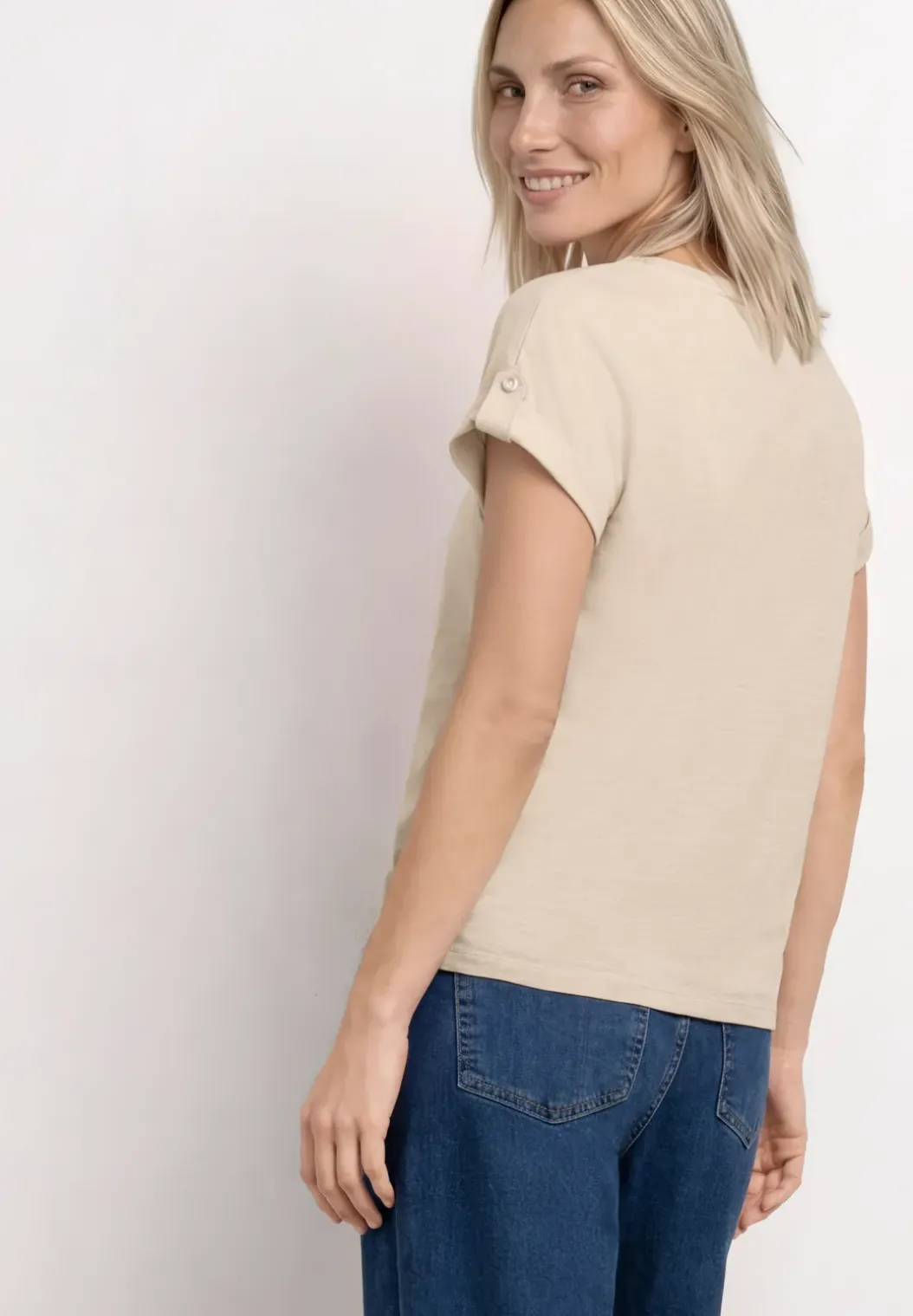 Shirt met gespleten hals en knoopdetails