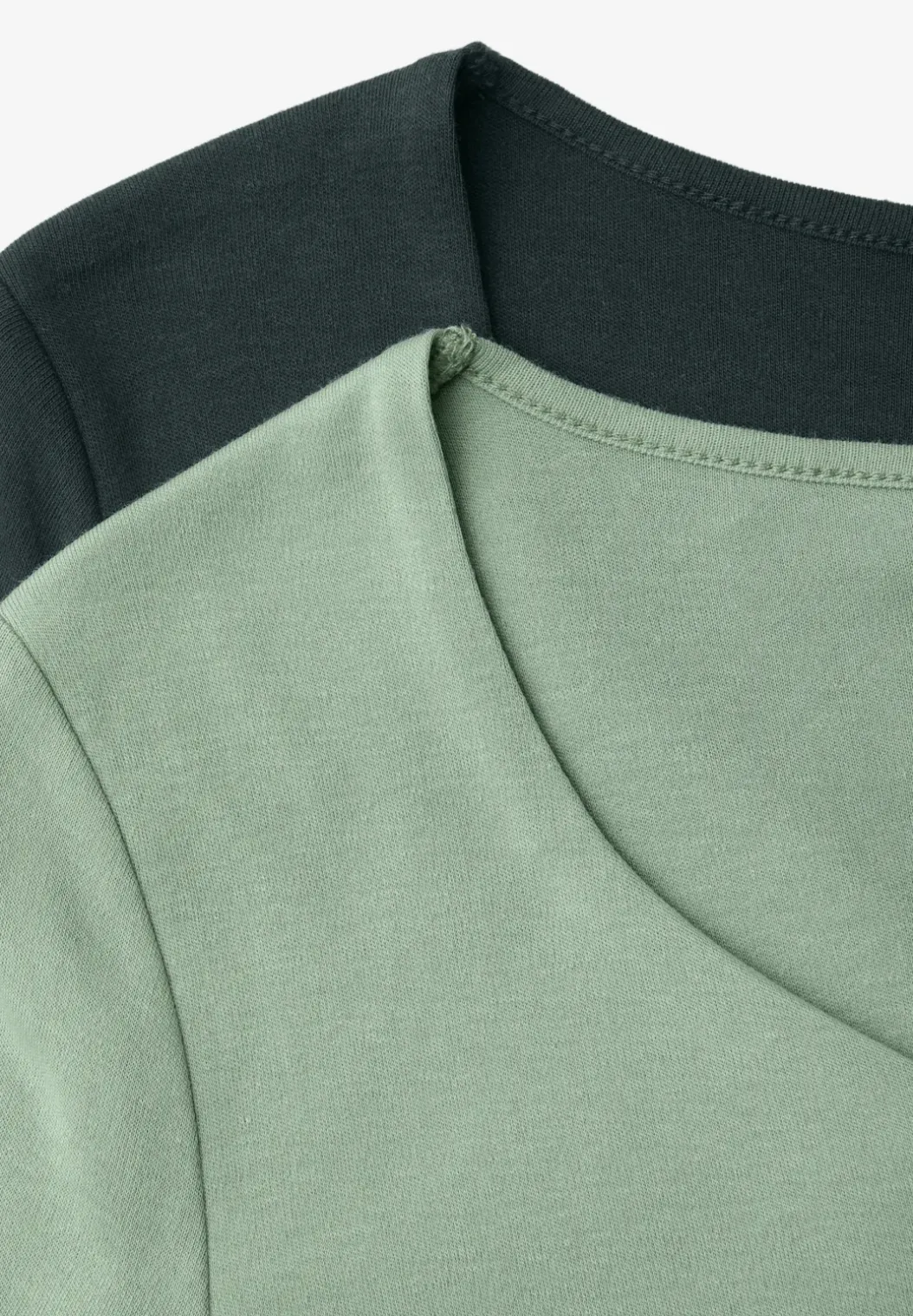 Shirt met hartvormige halslijn in een pak van 2
