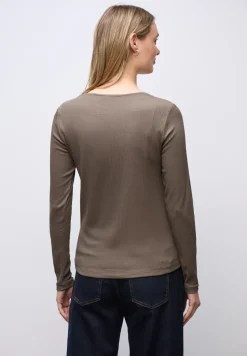 Shirt met hartvormige halslijn