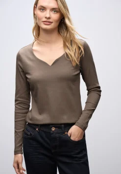 Shirt met hartvormige halslijn
