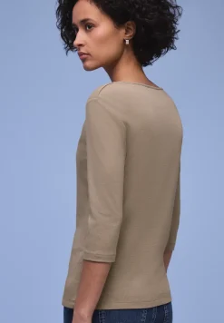 Shirt met hartvormige halslijn