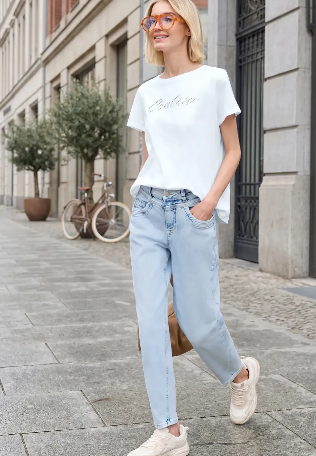 Shirt met korte mouwen en emboidery tekst