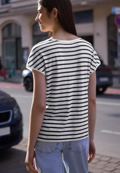 Shirt met losse schouders en strepen