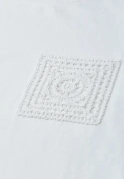 Shirt met ronde hals en gehaakte zak