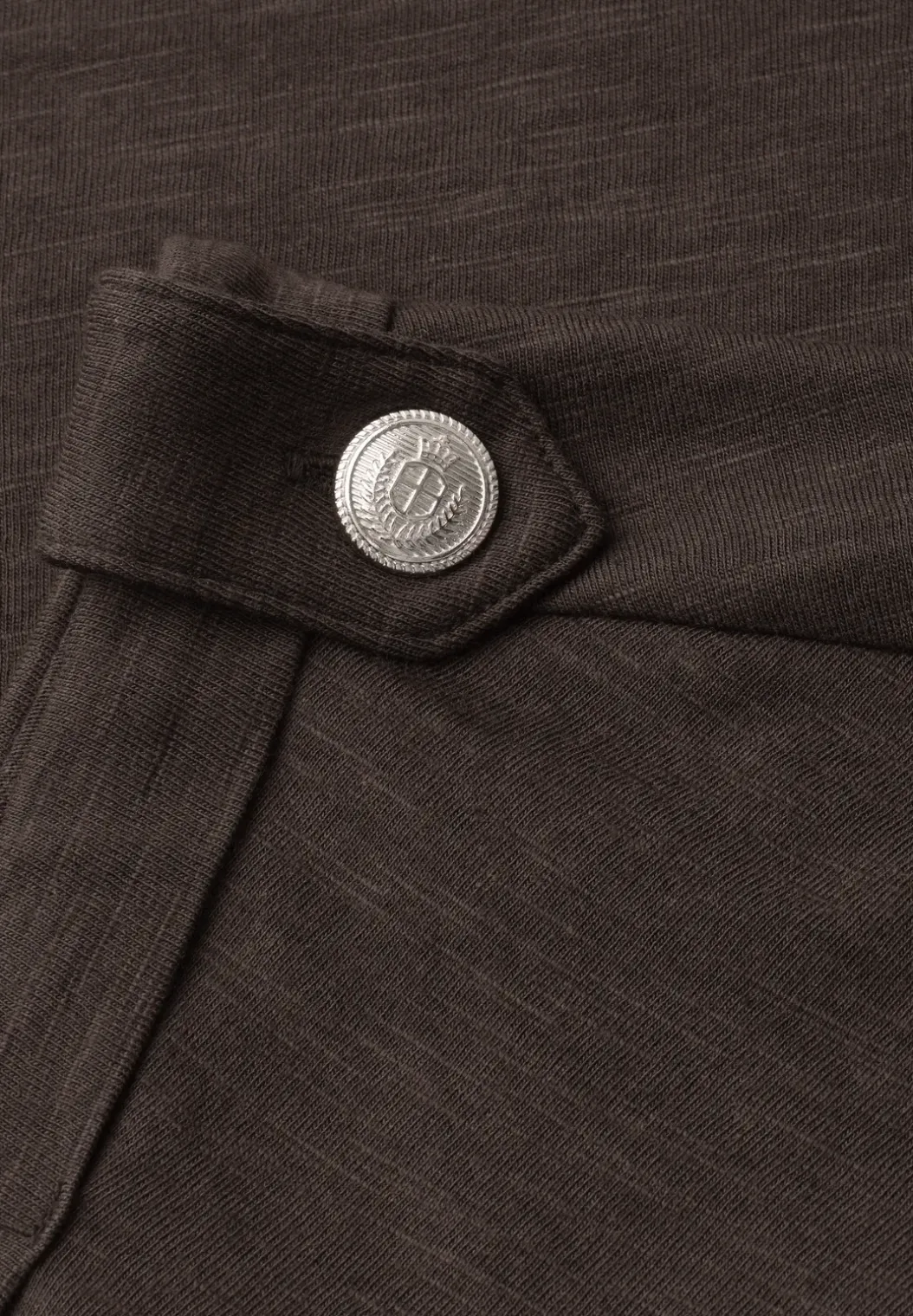 Shirt met ronde hals en knoopdetails