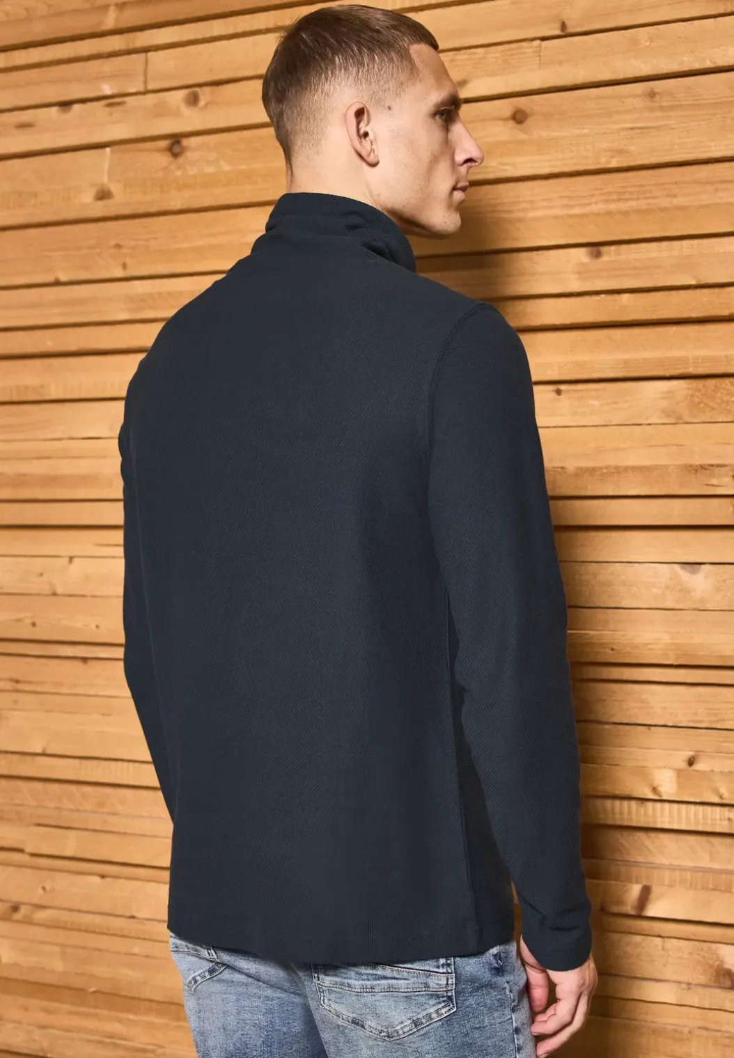 Shirt met structuur en trechtervormige hals
