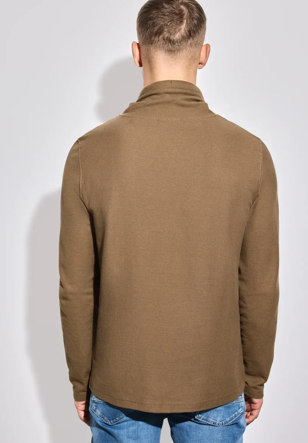 Shirt met structuur en trechtervormige hals