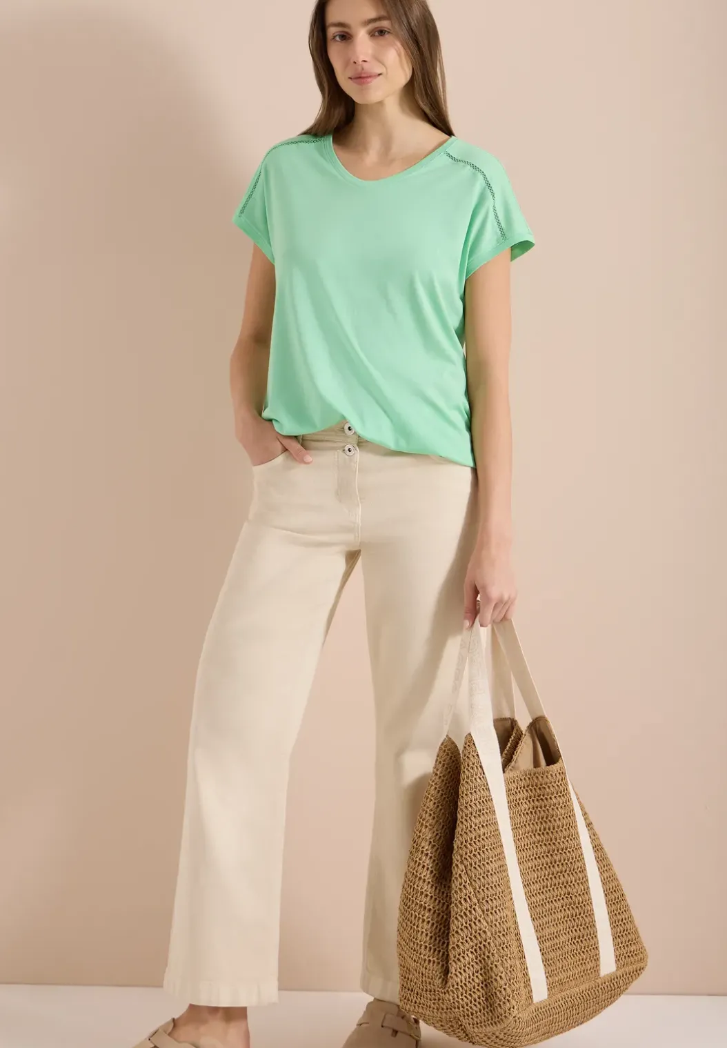 Shirt met V-hals en kanten detail