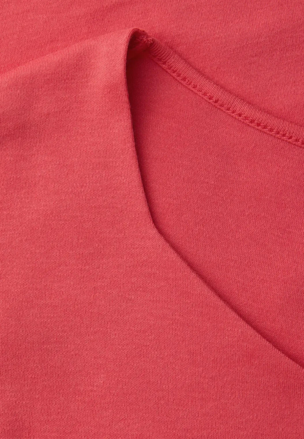 Shirt zonder mouwen met diamanten halslijn