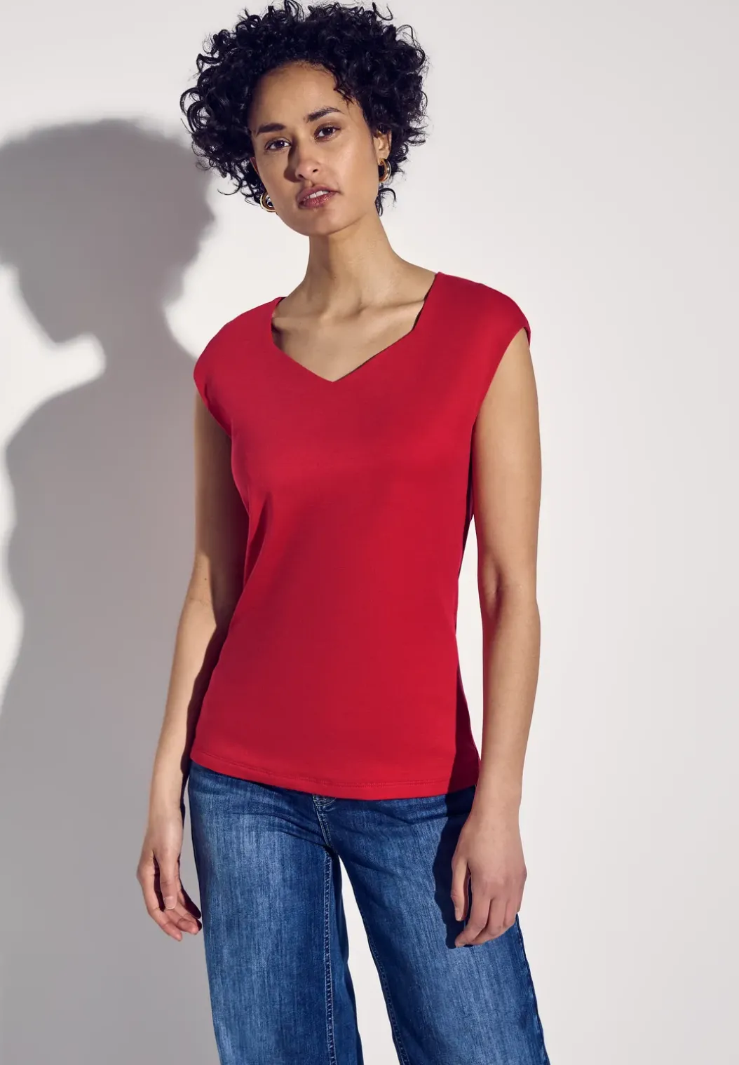 Shirt met diamanten halslijn