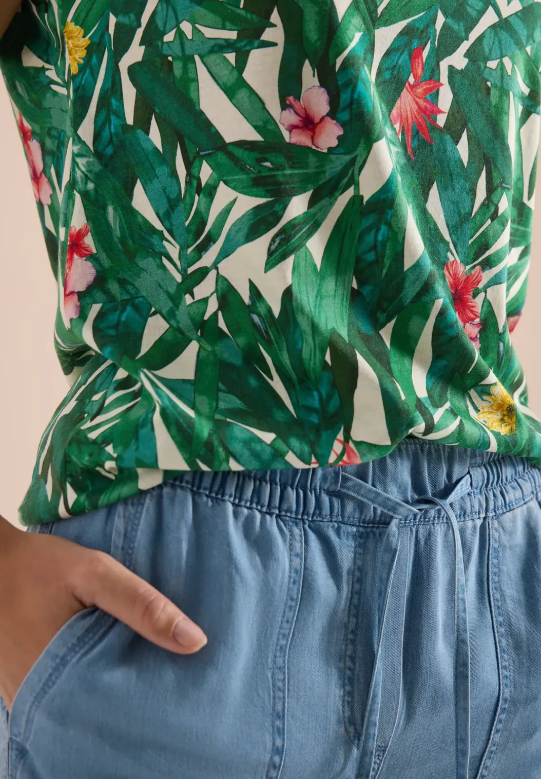 Shirt met ronde hals en omslagdetail