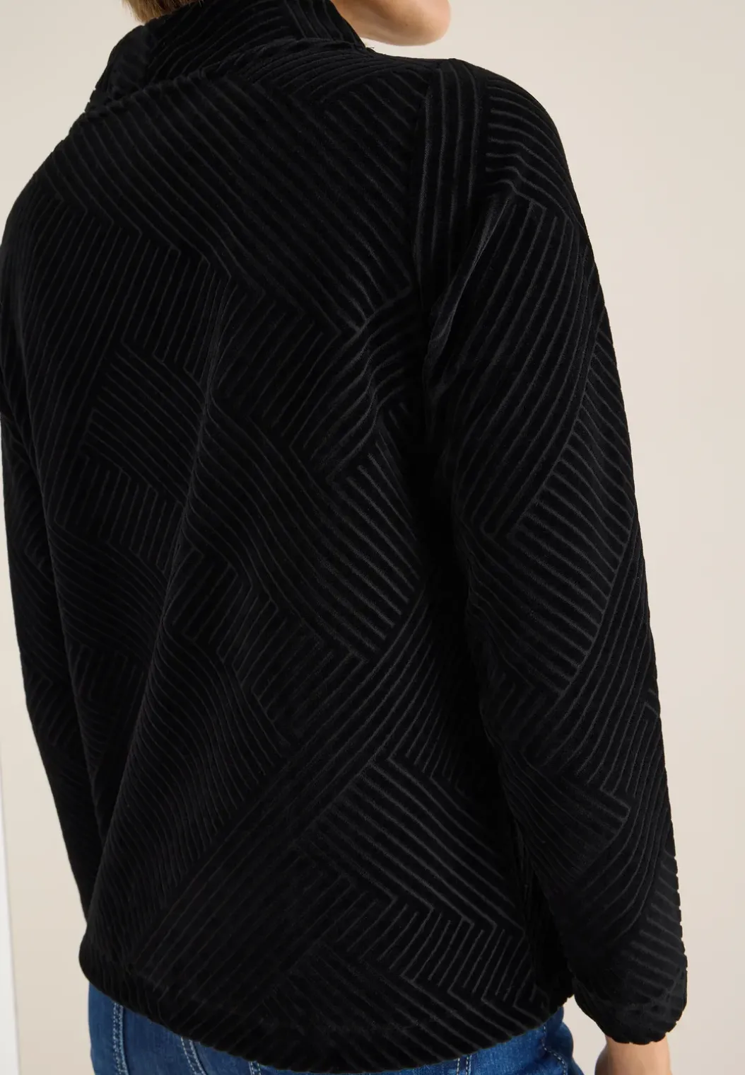 Shirt met structuur en trechtervormige hals