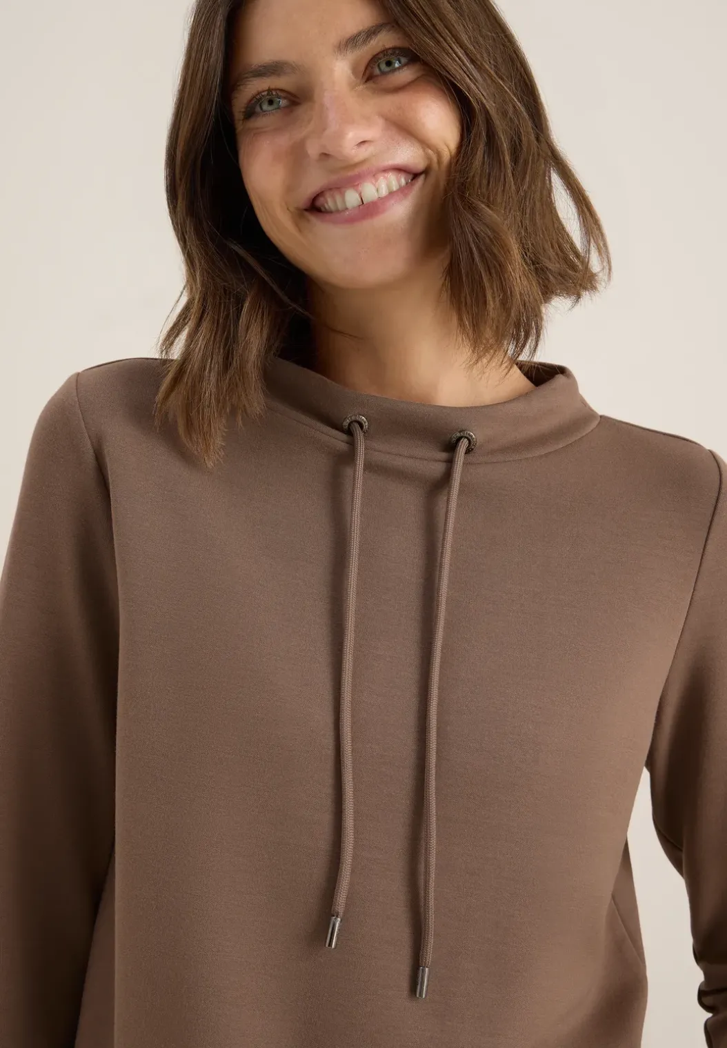 Shirt met trechtervormige hals