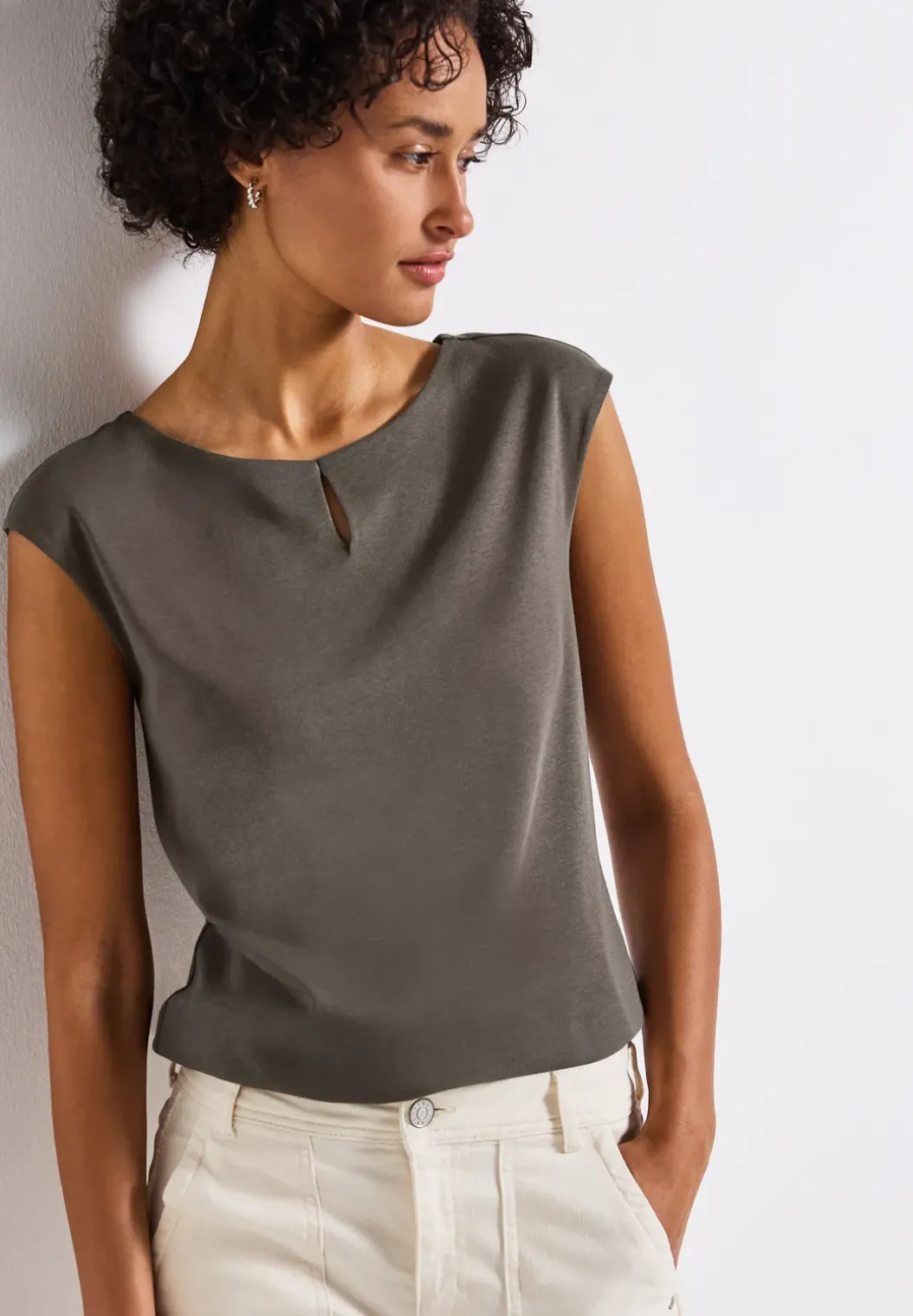 Shirt met uitsnijding