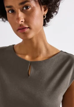 Shirt met uitsnijding