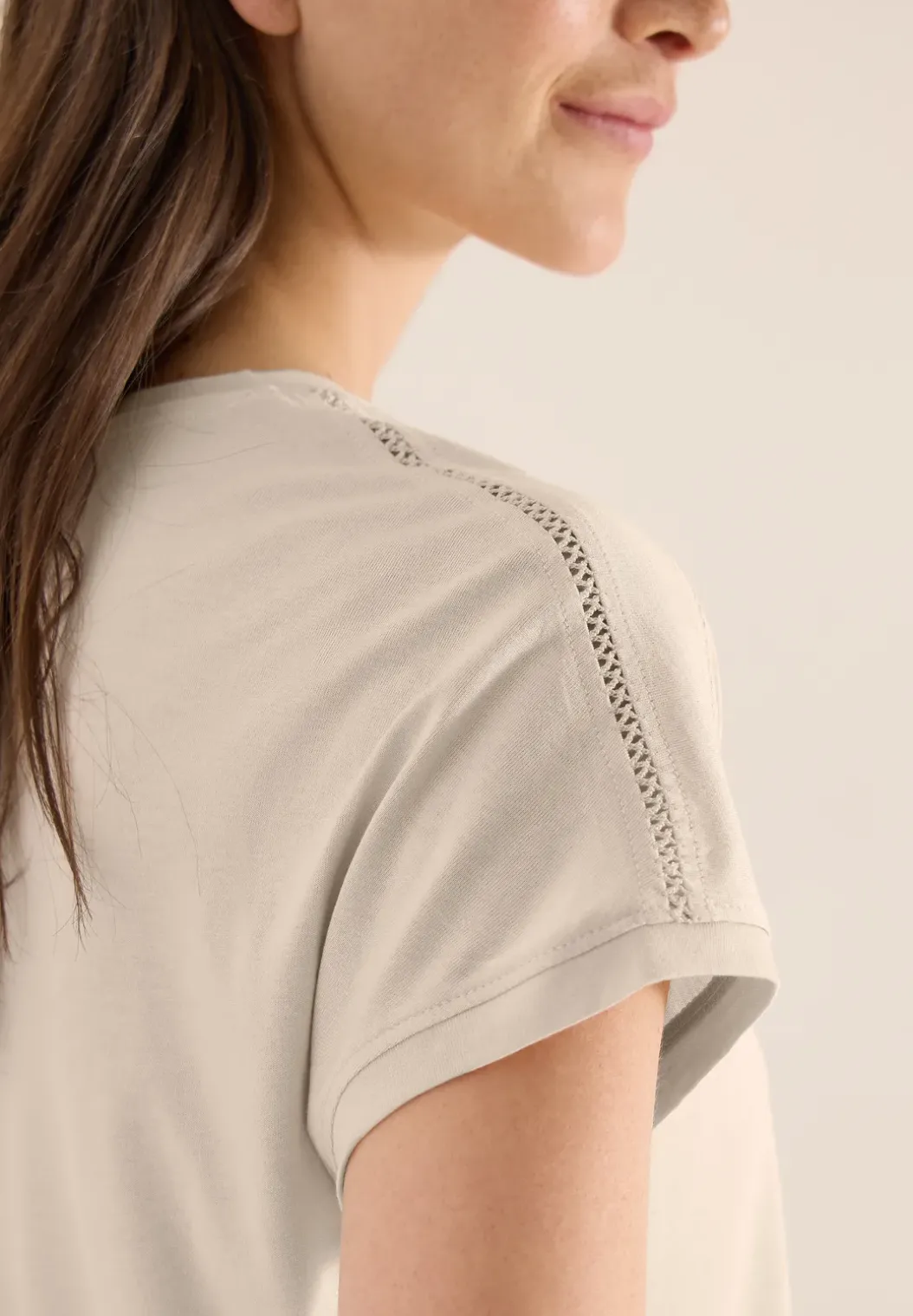 Shirt met V-hals en kanten detail