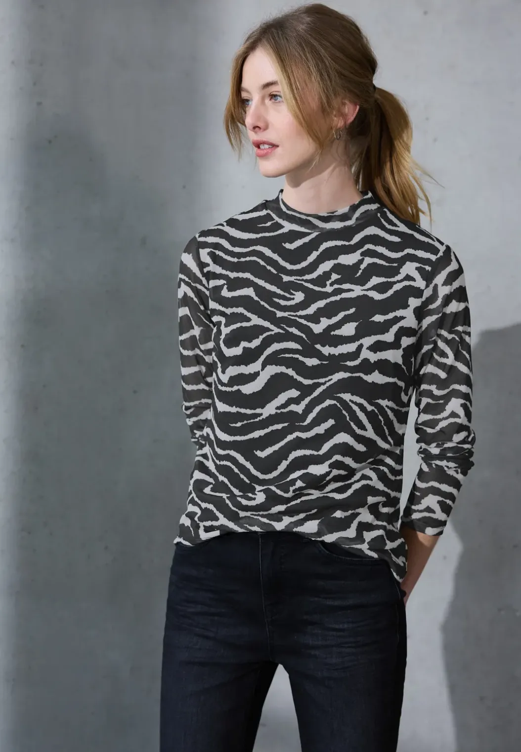 Shirt van mesh met patroon