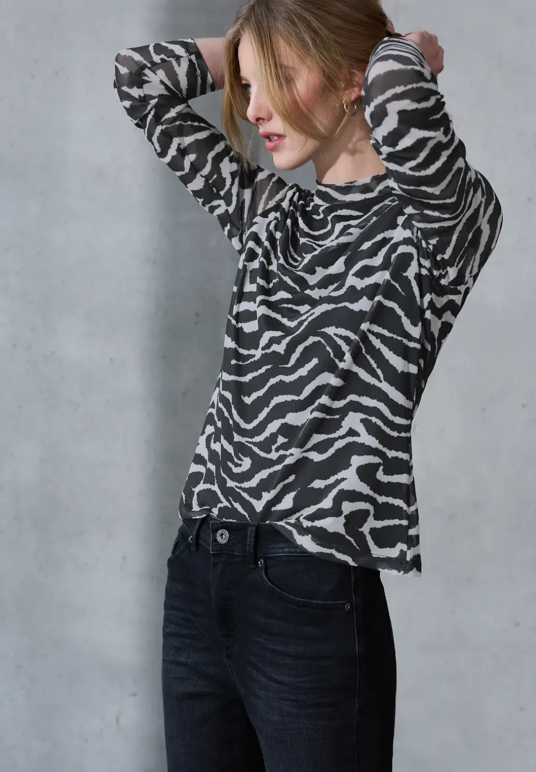Shirt van mesh met patroon