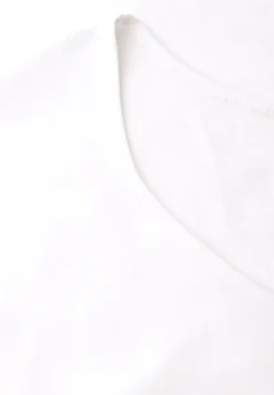 Shirt zonder mouwen met diamanten halslijn
