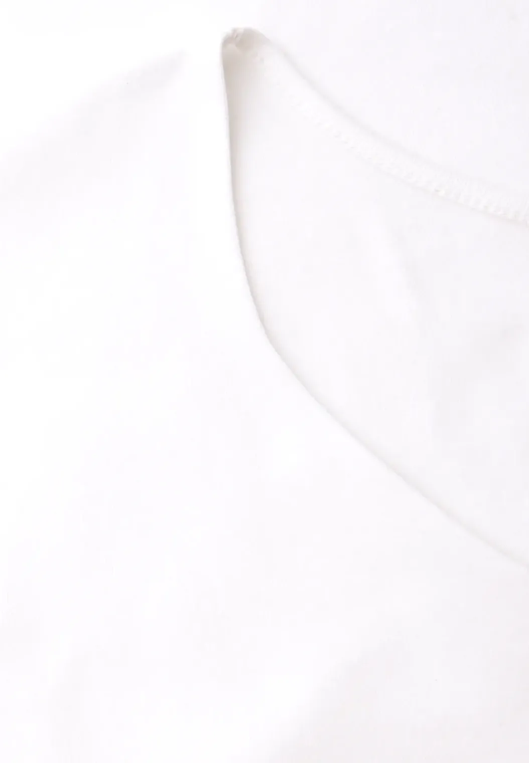 Shirt zonder mouwen met diamanten halslijn