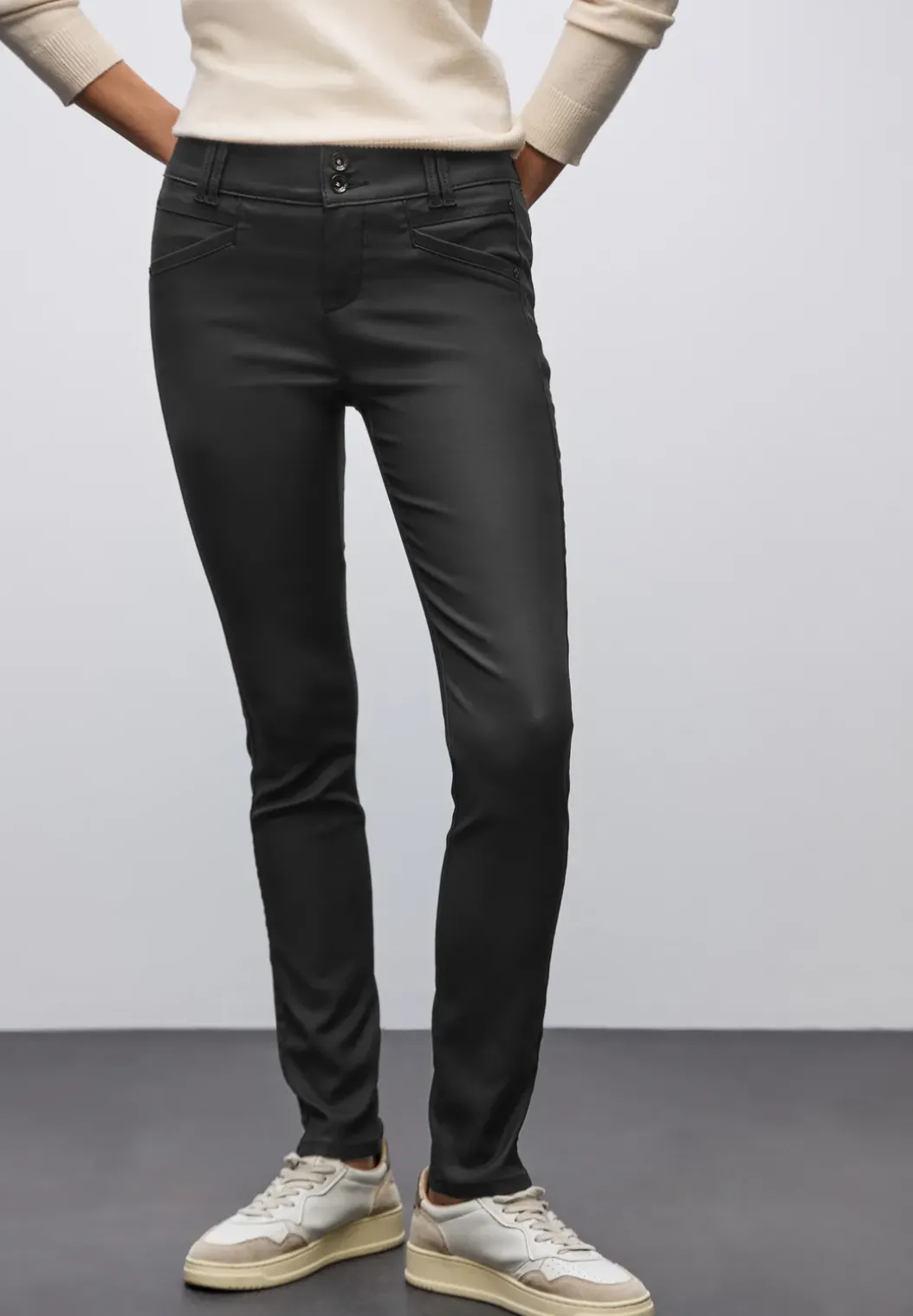 Slim Fit gecoate broek