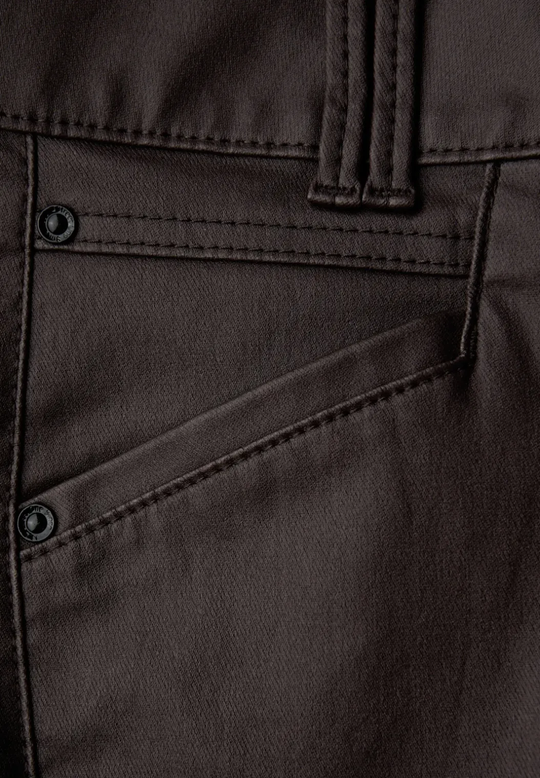 Slim Fit gecoate broek