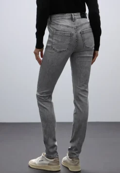 Slim Fit jeans