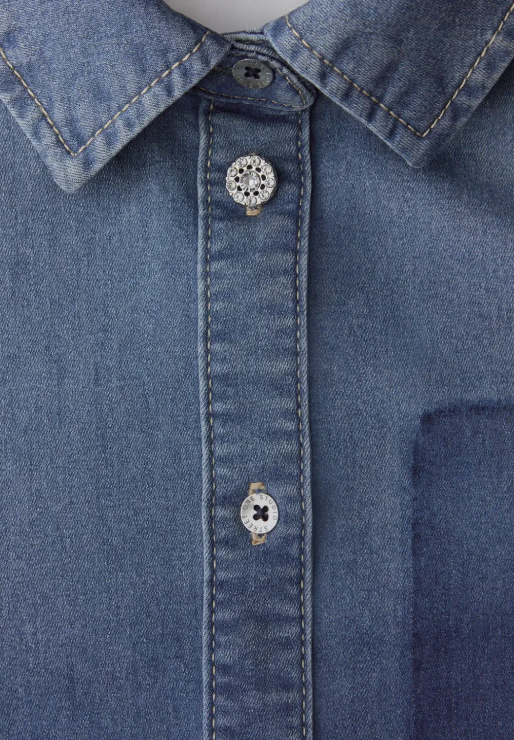 Spijkerblouse met lange mouwen en overhemdkraag