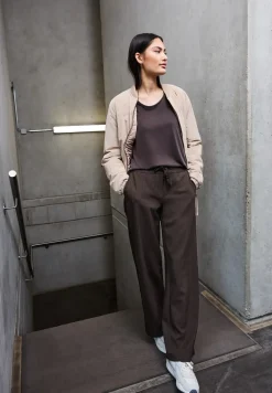 Straight Legs