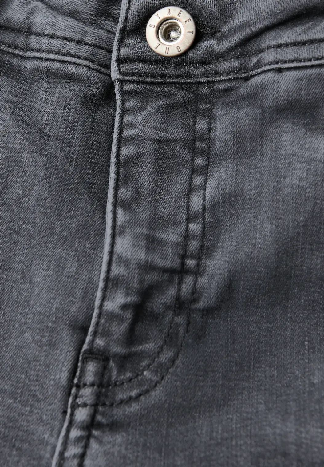 Straight Legs destroyed jeans