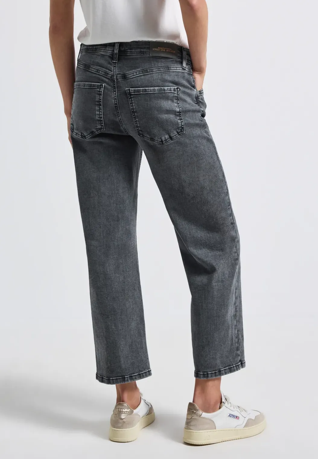 Straight Legs destroyed jeans