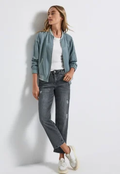Straight Legs destroyed jeans