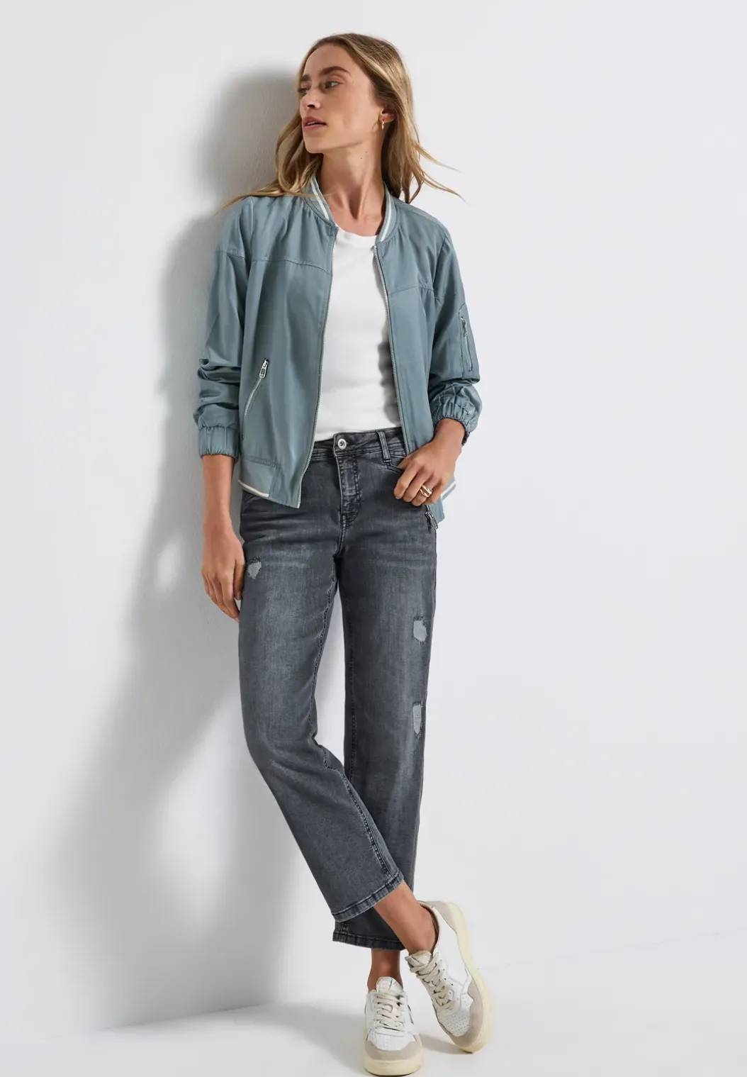 Straight Legs destroyed jeans