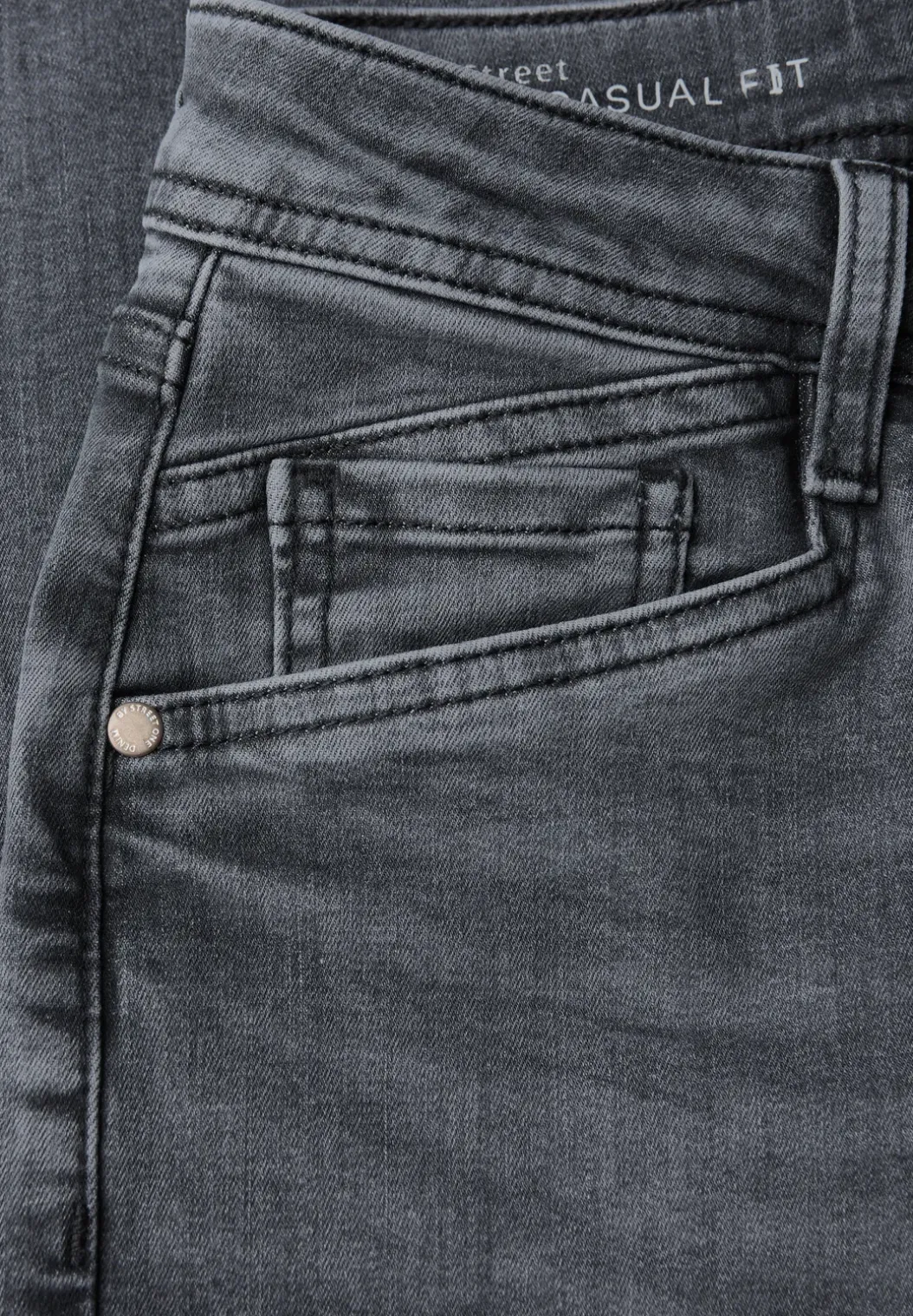 Straight Legs destroyed jeans