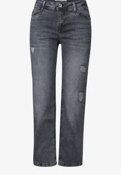 Straight Legs destroyed jeans