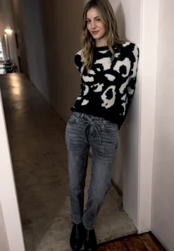 Straight Legs jeans