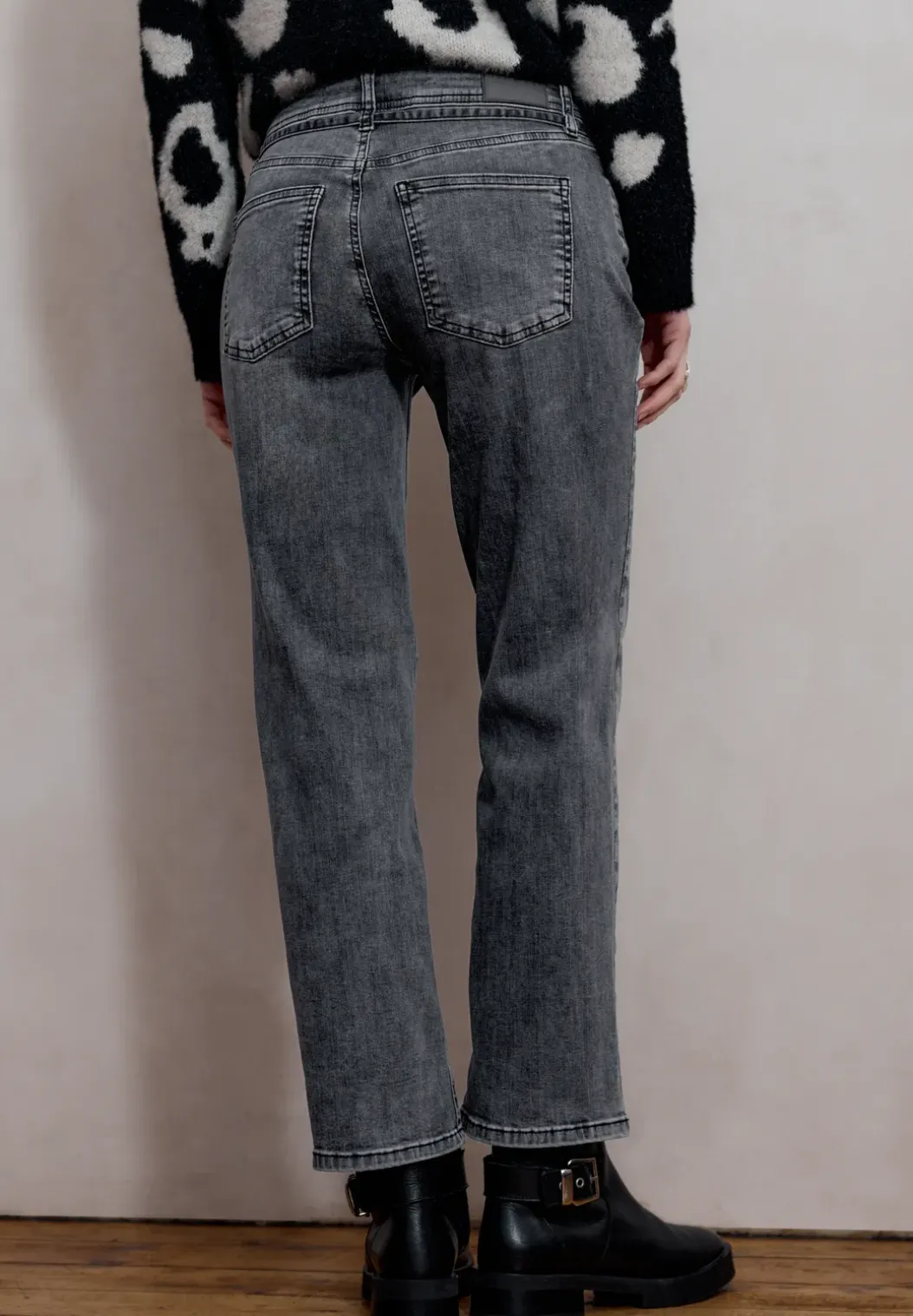 Straight Legs jeans